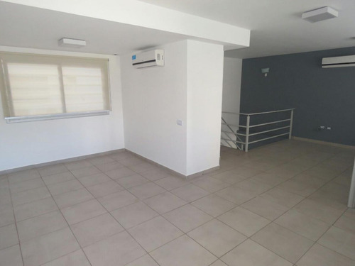 Duplex 2 Dormitorios Y 81 Mts 2-cochera - La Plata
