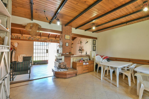 Casa En Planta Alta En Venta Tres Dormitorios Con Terraza Y Parrillero Microcentro