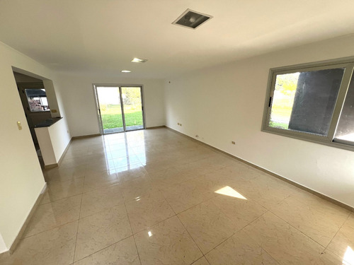 Impecable Casa Tipo Dúplex Sobre Esquina (barrio E. Echeverria)