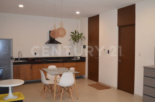 Town House En Venta - Fraccionamiento Montebello