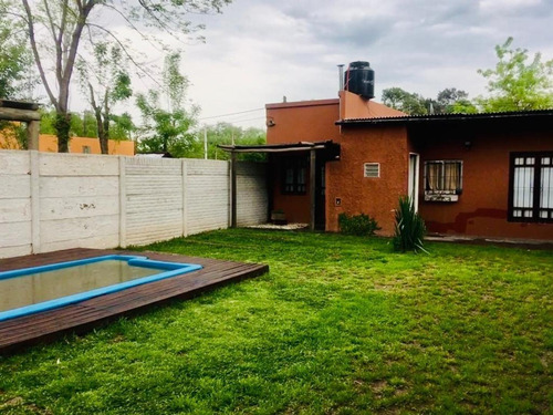 Casa Tipo Chalet, En General Rodriguez, Con Pileta***