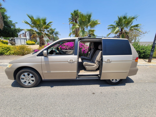 Excelente Camioneta Familiar 7 Pasajeros