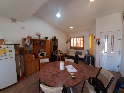 Imagen 6 de 15 de Casa De 2 Dormitorios Con Terreno A La Venta G.dro Baigorria