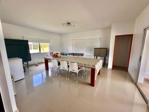 Casa En Venta 5 Ambientes Con Cochera, Pileta, Galeria