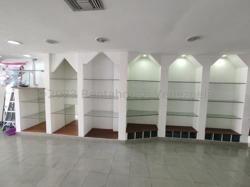 Local Comercial Ubicado Estratégicamente En La Av 19 De Abril 24-17379 Ec