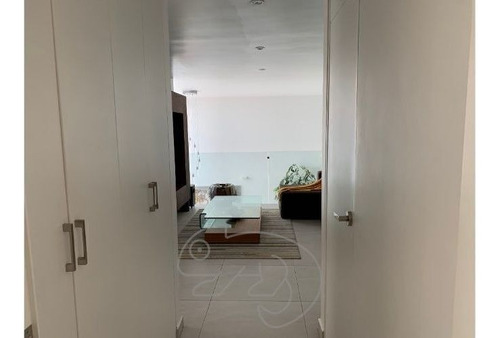 Imagen 16 de 30 de Moderna Casa Con Doble Altura