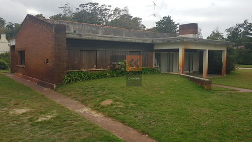 Casa En Venta A Reciclar, Segunda Linea Al Mar- Ref: 8087