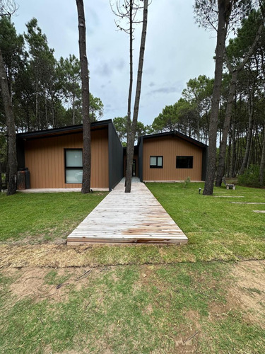Barrio Cerrado Villarobles Cerca De Pinamar 6 Dormitorios En Suite, 7 Baños