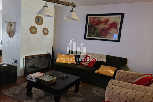 Hermosa Casa Semicéntrica De Tres Dormitorios Con Pileta