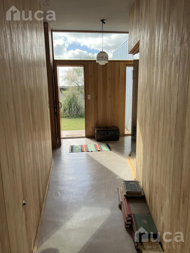 Venta | Casa Nueva De Increible Diseño En Magico Entorno Natural Sobre Laguna