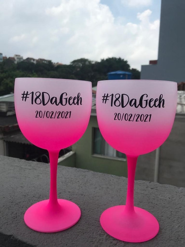 Imagem 3 de 10 de 30 Taça De Gin 580 Ml Degradê E Personalizada Com 1 Cor