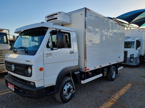 Imagem 2 de 14 de Vw 10-160 4x2 - 2015 (no Chassi Ou Com Bau)