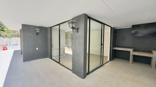 Excelente Casa Remodelada Club De Polo, Jardín Del Este