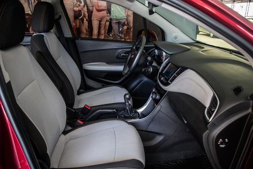Imagen 10 de 15 de Chevrolet Tracker 2018 1.8 Ltz 140cv Con Gnc Ac235 Nv
