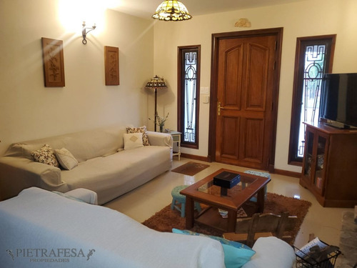 Imagen 2 de 22 de Casa En Venta, 4 Dormitorios, 2 Baños, Gran Fondo, Garaje, Verona, Carrasco Norte.