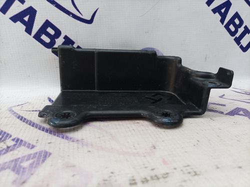 Base Moldura Espaciador De Partes Cuerpo Ford Fiesta 11-17 (Usado)