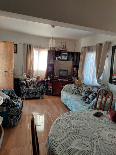 Acogedora Casa En Troncos Viejos