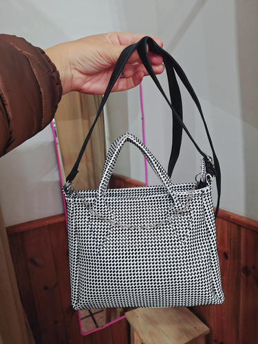 Cartera Mini Bag Var. Colores C/ Correa Colganteajustables Blanco Y Negro Lisa Acero Negra