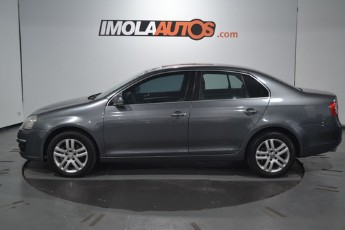 Volkswagen Vento 2.5 Advance M/t 2009 -imolaautos-