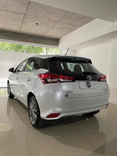 Imagen 4 de 15 de Toyota Yaris 2022 1.5 107cv Xls Cvt Sepautos