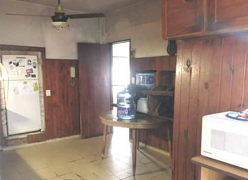 Casa En Venta - 5 Dormitorios 2 Baños - Cochera - Morón