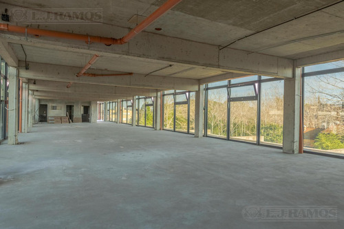 Lj Ramos | Alquila | Oficina Plata Libre Luminosa 300m2| Small Center, Pilar