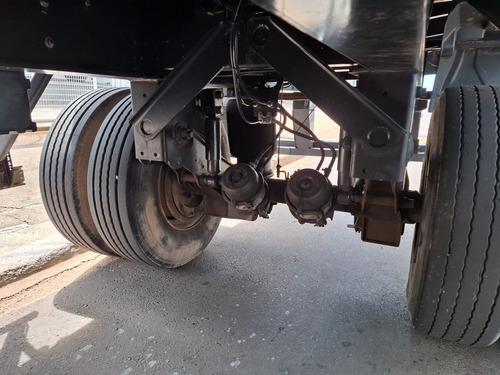 Carreta Randon Carga Seca 2 Eixos C/ Pneus