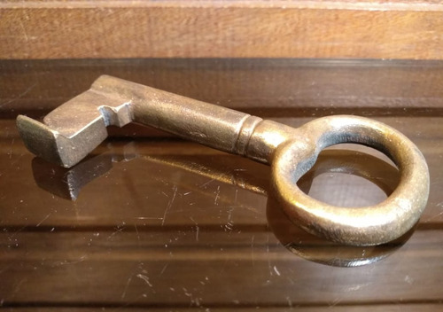 Imagem 5 de 8 de Antiga Chave Em Bronze - C 9083