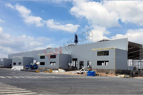 Renta De Nave Industrial De 1,320 M² Con Oficinas, A 3.7 Kms De La Carr. 57 Sobre La Carretera A...