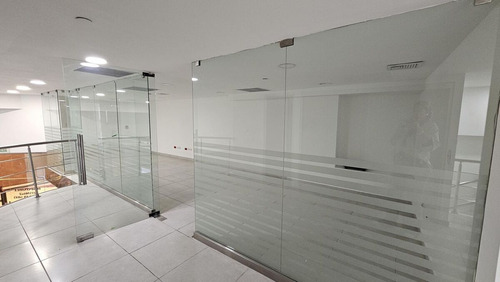 Local En Alquiler En 1er Nivel De Plaza Comercial En Naco, Santo Domingo, 275m2