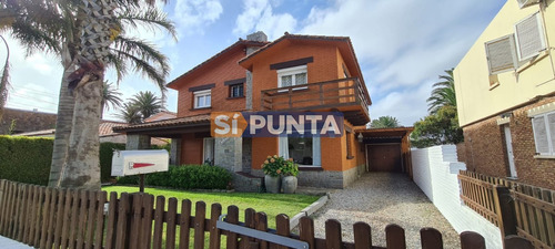 Casa De 5 Dormitorios En Venta - Península