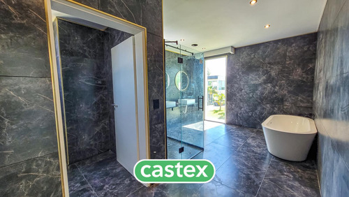 Casa En Venta En Terralagos, Canning