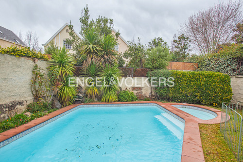 Casa En Venta San Carlos De Apoquindo, Tranquila Calle