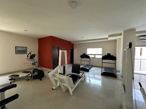 Amplio Departamento, Con Privilegiada Ubicacion Sobre Ave. Lazaro Cardenas En Monterrey