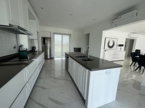 Casa En Venta En Chacras De Pergamino Con Pileta