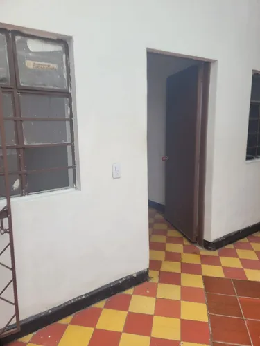 Casa Remodelada Tiene Un Cuarto Que Sirve Como Local O Habitación Con Baño Privado