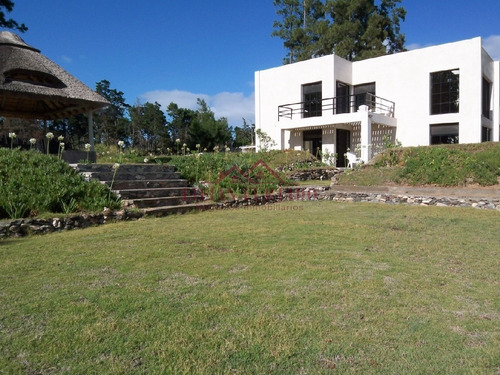 Venta De Casa De 3 Dormitorios En La Laguna Del Diario En Punta Del Este, Maldonado.- Ref: 1605