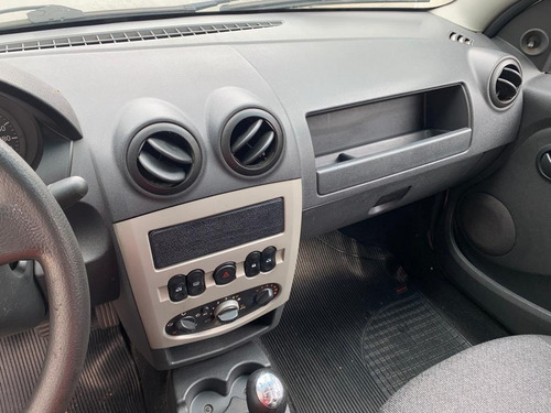 Imagem 5 de 8 de Renault Logan