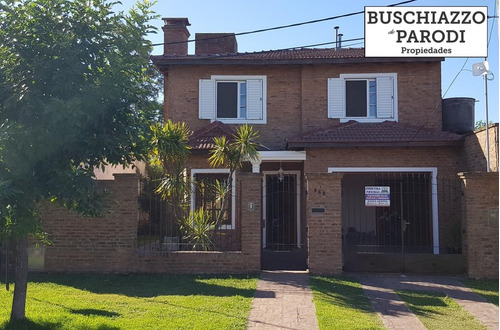 Venta Casa 5 Ambientes Dos Plantas Con Piscina / En Exaltación De La Cruz