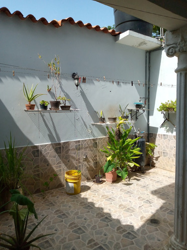 Townhouse En La Urbanización Samanes De Betania I, Charallave.