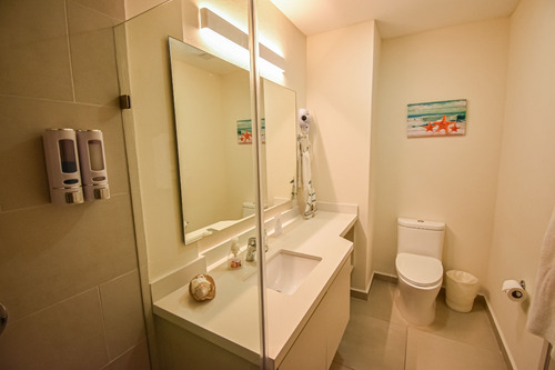 Condominio En Cristal Bay - 2 Recámaras, Vista Al Mar - Ideal Para Vivir O Invertir - $9,500,000 Mxn