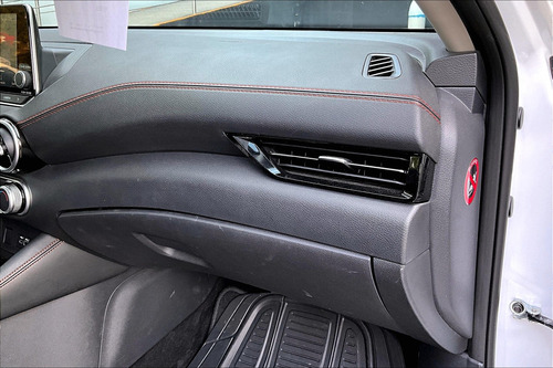Nissan Sentra 4P SR L4%2F2.0 AUT