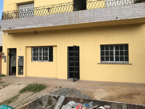 Imagen 2 de 9 de Tipo Casa De 3 Ambientes Con Patio Totalmente Reciclado