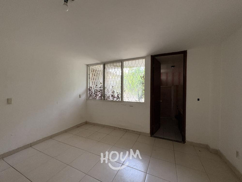 Casa En Colinas De San Javier, Guadalajara Con 7 Recámaras, 1305 M², Id: 151607