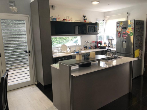 Imagen 2 de 14 de Imponente Propiedad Ituz. Norte, Lote De 350m2, 8 C/estacion