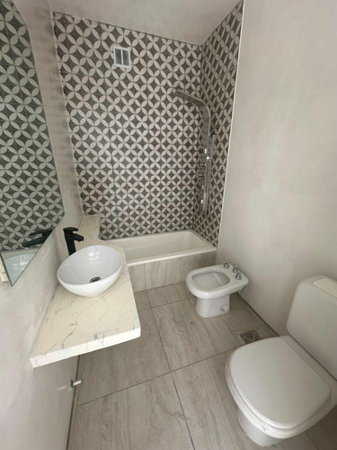 4 Ambientes Tipo Casa Sin Expensas, Refaccionado A Nuevo!!