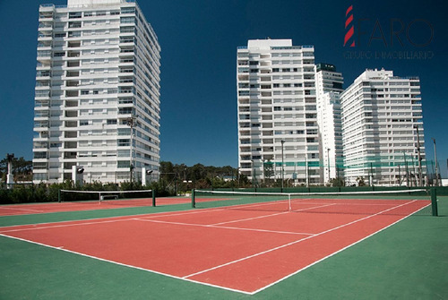 Imagen 17 de 29 de Apartamento De 1 Dormitorio En Torre De La Mansa Con Servicios - Punta Del Este Mansa