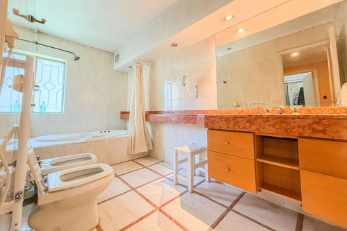 Imponente Casa En Venta 7 Ambientes Estilo Racionalista
