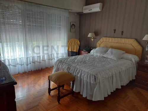 Uruguay 2729 Entre Juan B. Justo Y Gral Acha - Casa En Venta - Quilmes