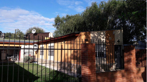 Casa En Venta - 2 Dormitorios 1 Baño - Cochera - 200mts2 - Mar Del Tuyú